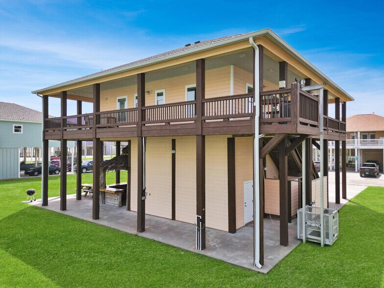 More Photos Of 944 Raymond, Crystal Beach Specialty For Sale