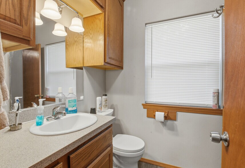 More Photos Of 715 S McLoughlin Blvd, Oregon City Apartments For Sale