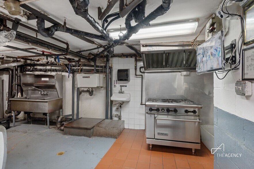 More Photos Of 753 Coney Island Ave, Brooklyn Restaurant For Lease