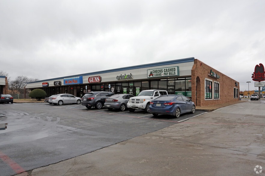 Primary Photo Of 1029 N Saginaw Blvd, Saginaw Storefront For Lease