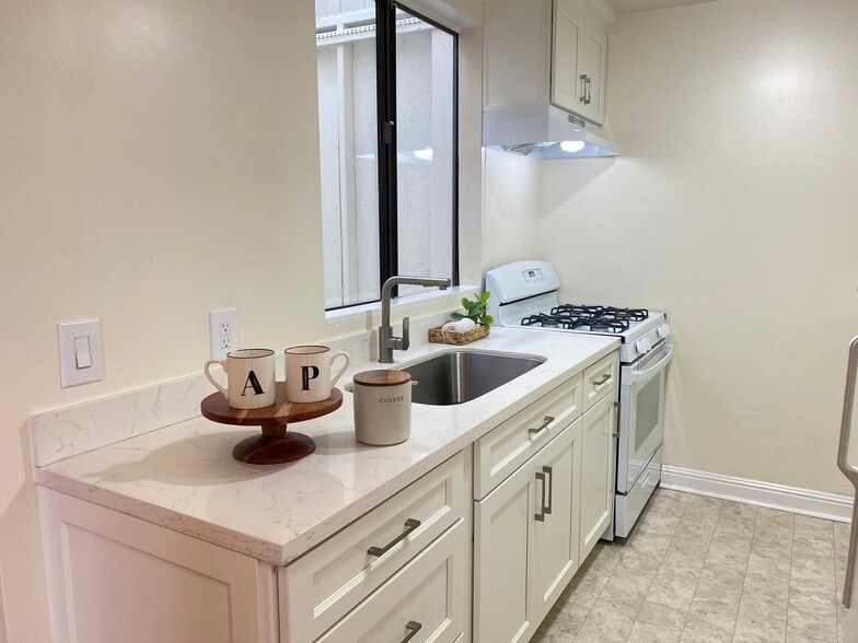 More Photos Of 1136 E 12th St, Oakland Storefront Retail Residential For Sale