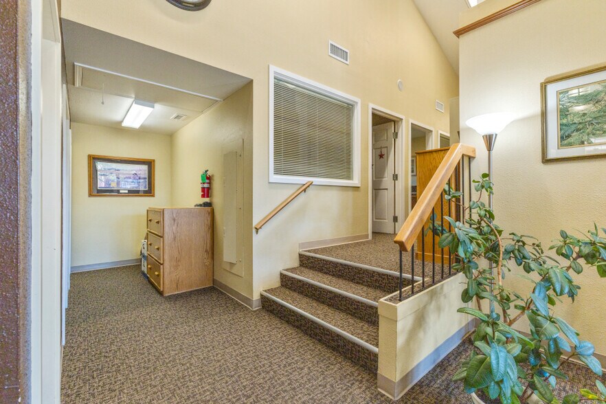 More Photos Of 422 S 5th St, Klamath Falls Office For Sale
