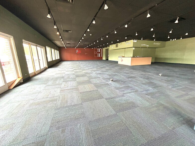 More Photos Of 6000 N Lincoln Ave, Chicago Land For Lease