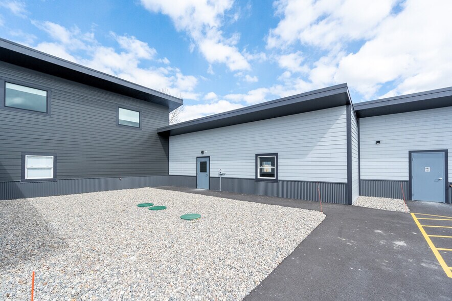 More Photos Of 255 Garden Dr, Bozeman Flex For Lease