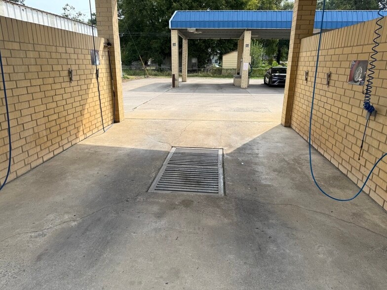 More Photos Of 604 N Main St, Stuttgart Carwash For Sale