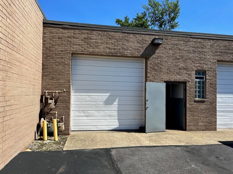 More Photos Of 1419-1453 E 328th St, Eastlake Warehouse For Lease