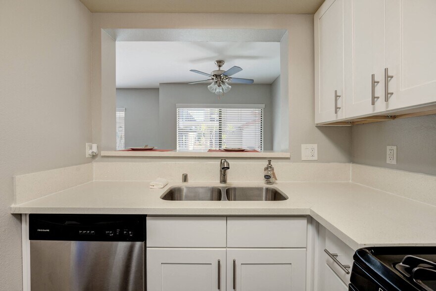 More Photos Of 1318 N Mansfield Ave, Los Angeles Apartments For Sale