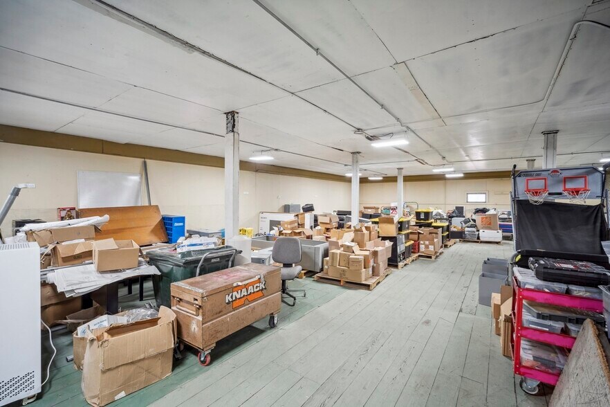 More Photos Of 2025 Pine St, Palmer Warehouse For Sale