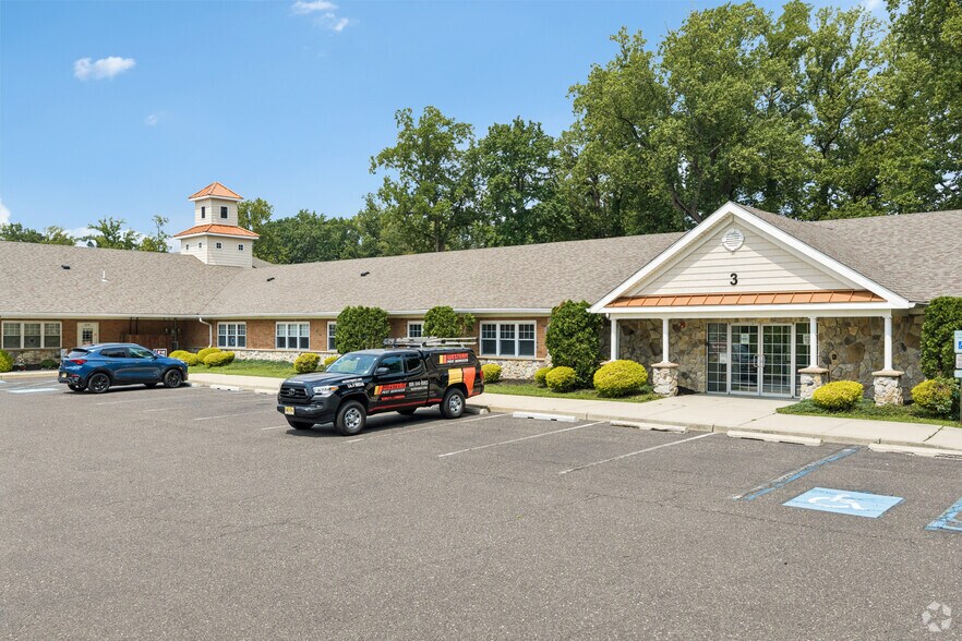 More Photos Of 190 N Evergreen Ave, Woodbury Office For Sale
