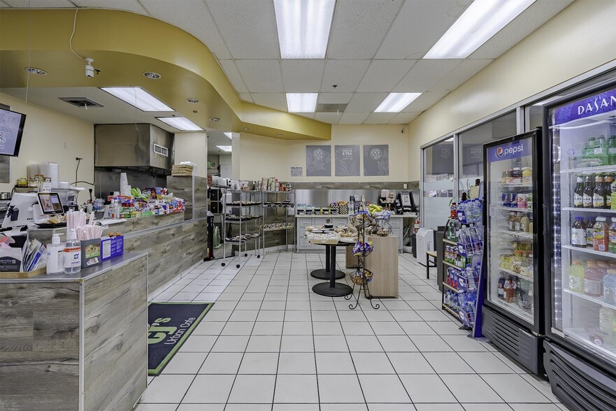 More Photos Of 1015 Crocker St, Los Angeles Storefront For Sale