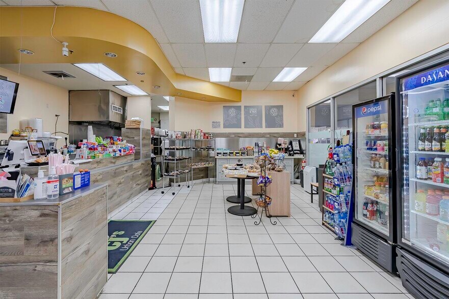 More Photos Of 1015 Crocker St, Los Angeles Storefront For Sale