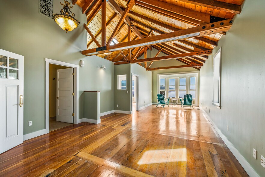 More Photos Of 45094 Main St, Mendocino General Retail For Sale