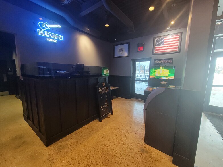 More Photos Of 909 N West Ave, Sioux Falls General Retail For Sale