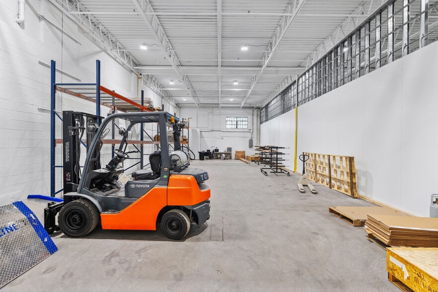 More Photos Of 14 Home News Row, New Brunswick Warehouse For Lease