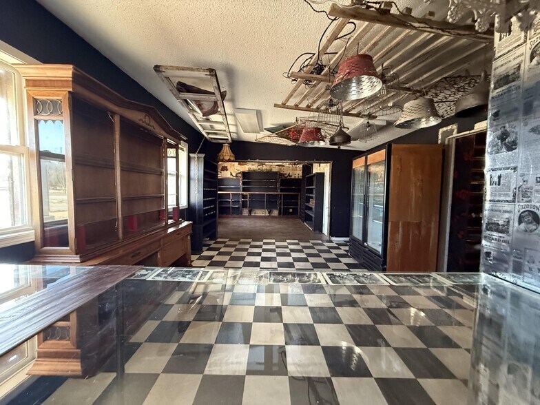 More Photos Of 15 Main St, Mammoth Spring Office For Sale