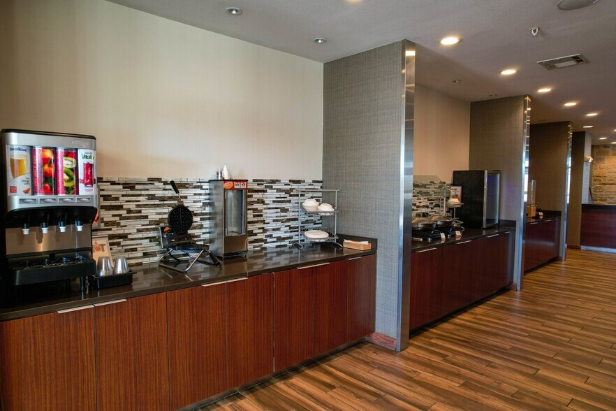 More Photos Of 6435 50th St, Lubbock Hotel For Sale