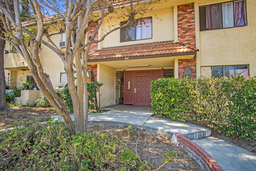 More Photos Of 7061 Whitsett Ave, North Hollywood Apartments For Sale