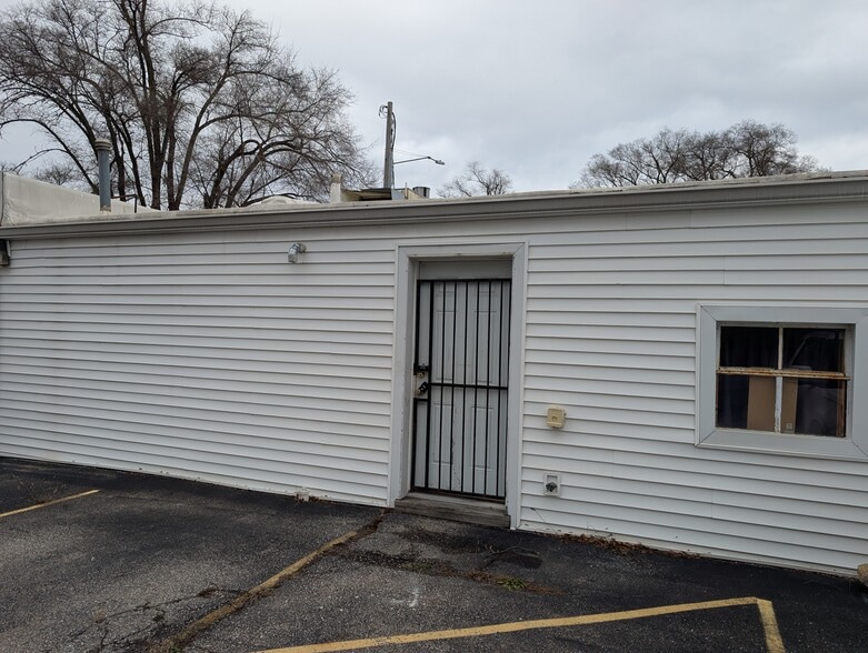 More Photos Of 5036 Richfield Rd, Flint Storefront For Sale