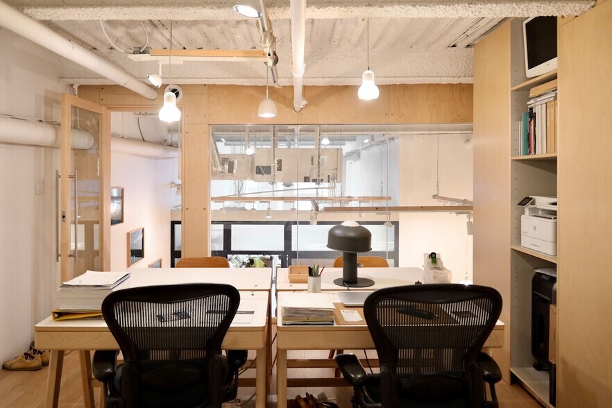 More Photos Of 332-342 8th Av W, Vancouver Office For Sale