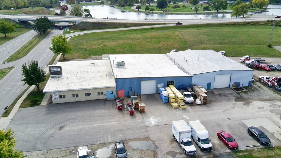 More Photos Of 837 N Parker Dr, Janesville Manufacturing For Lease