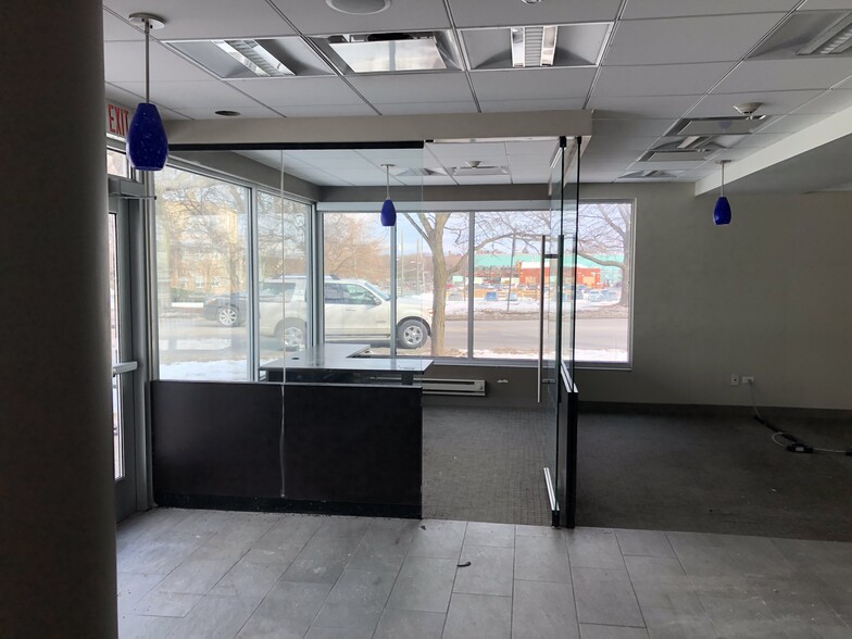 More Photos Of 6740 N Ridge Blvd, Chicago Bank For Lease