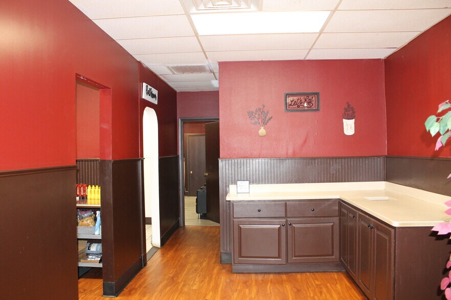 More Photos Of 145 S Main St, Saint Clair Storefront For Sale