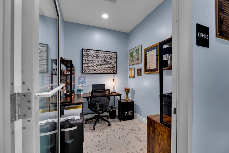 More Photos Of 3331 NE 32nd St, Fort Lauderdale Storefront Retail Office For Sale