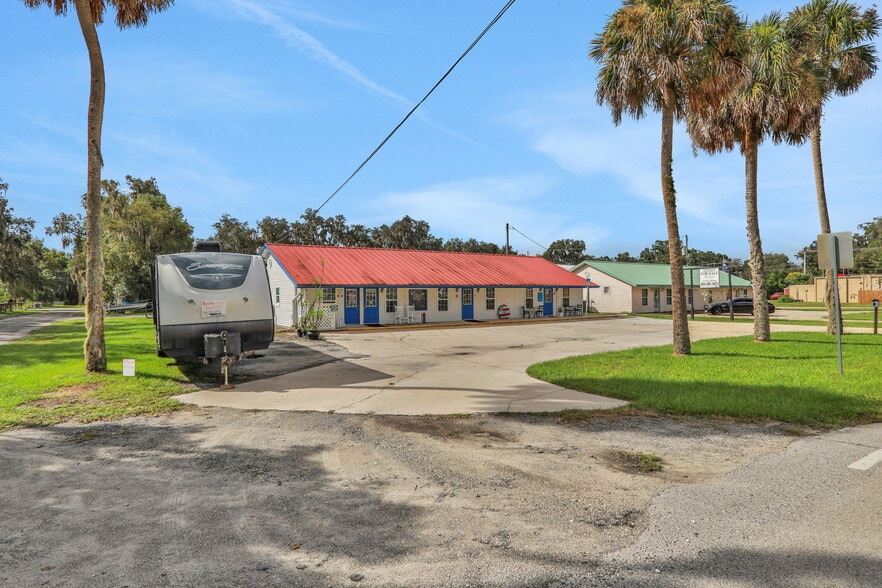 More Photos Of 413 Elm St, Welaka Freestanding For Sale