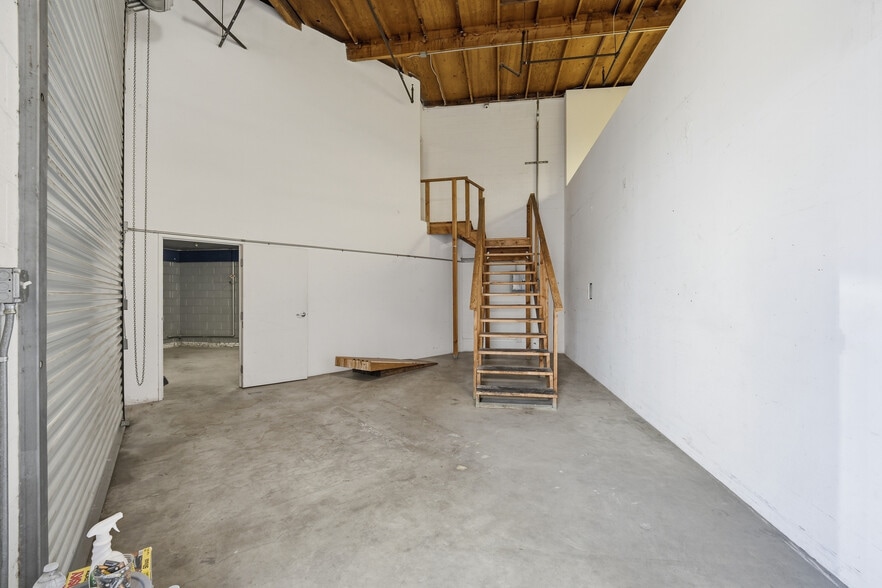More Photos Of 805 Traction Ave, Los Angeles Showroom For Lease