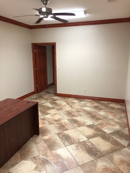 More Photos Of 3814 Acushnet Dr, Corpus Christi Light Manufacturing For Lease