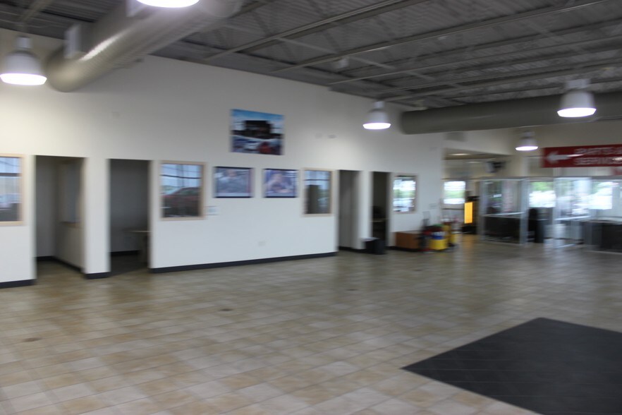 More Photos Of 39490 Lyndon B Johnson Fwy, Dallas Auto Dealership For Lease