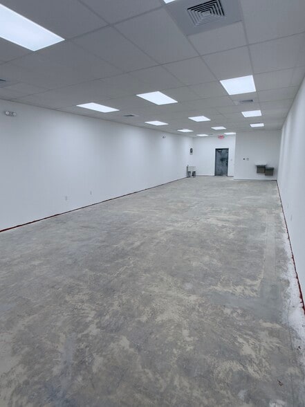 More Photos Of 900-932 Northlake Blvd, North Palm Beach Veterinarian Kennel For Lease