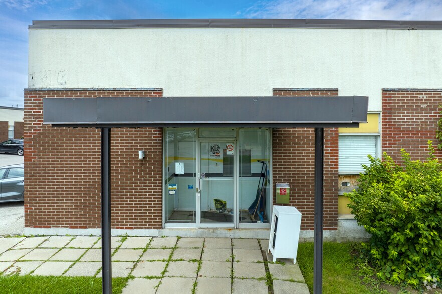 More Photos Of 140 Midwest Rd, Toronto Distribution For Lease
