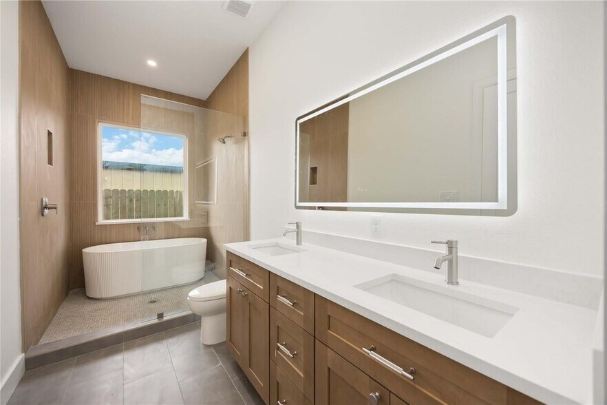 More Photos Of 422 E 41st St, Houston Multifamily For Sale