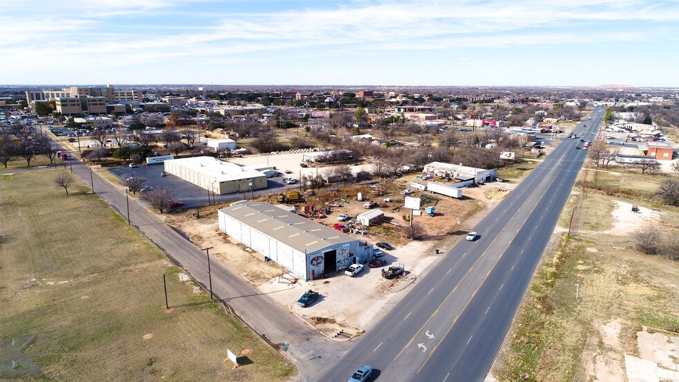 More Photos Of 1902 N Treadaway Blvd, Abilene Showroom For Sale