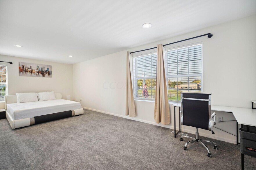 More Photos Of 4677 E Livingston Ave, Columbus Specialty For Sale