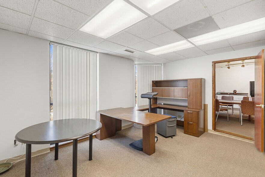 More Photos Of 4341 S Westnedge Ave, Kalamazoo Office For Lease