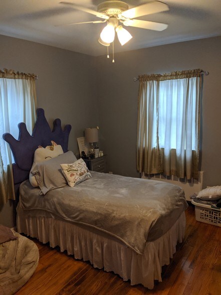 More Photos Of 974-976 E Gun Hill Rd, Bronx Storefront Retail Residential For Sale