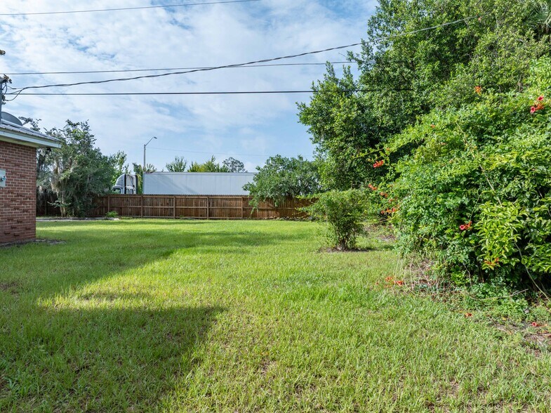 More Photos Of 164 NE Laguna Dr, Lake City Office For Sale