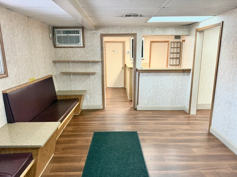 More Photos Of 1107 Lincoln Way E, Massillon Veterinarian Kennel For Sale