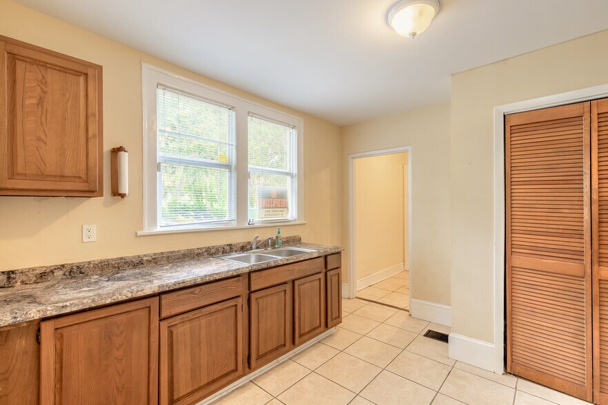 More Photos Of 519 S Ridgewood Ave, Daytona Beach Office For Sale