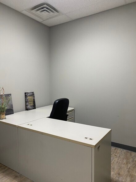 More Photos Of 55951 Gratiot Ave, Chesterfield Office For Sale