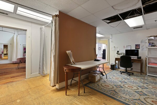 More Photos Of 317 W Broughton St, Savannah Storefront Retail Office For Lease