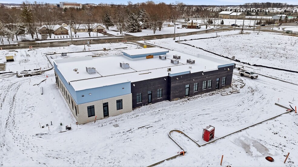More Photos Of 13675 Brooks School Rd, Noblesville General Retail For Lease