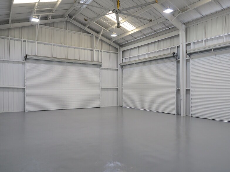 More Photos Of 5707 Schumacher Ln, Houston Auto Dealership For Lease