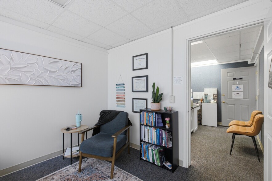More Photos Of 201 New Bridge St, Jacksonville Office Residential For Sale