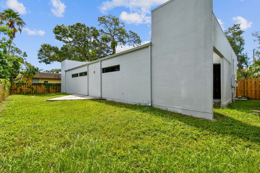 More Photos Of 6711 38th Ave N, Saint Petersburg Medical For Sale