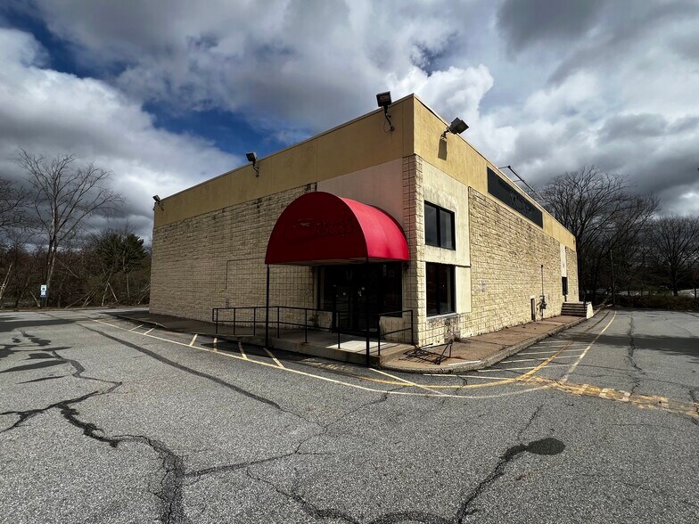 More Photos Of 806 Route 17 N, Ramsey Freestanding For Sale