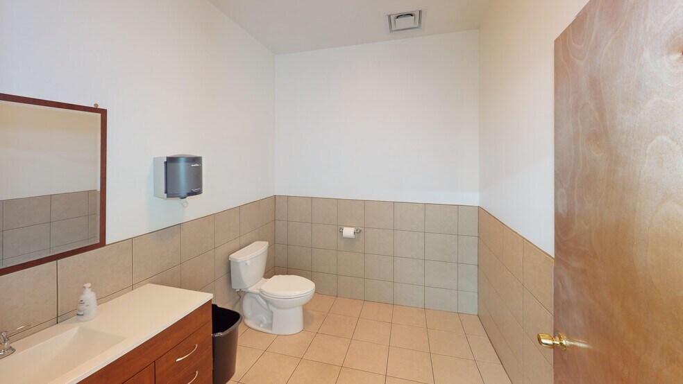 More Photos Of 964 N State St, Girard Freestanding For Sale