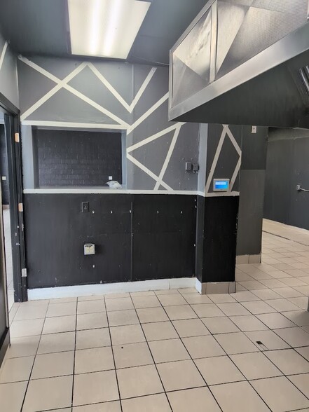 More Photos Of 45788 Woodward Ave, Pontiac Restaurant For Lease